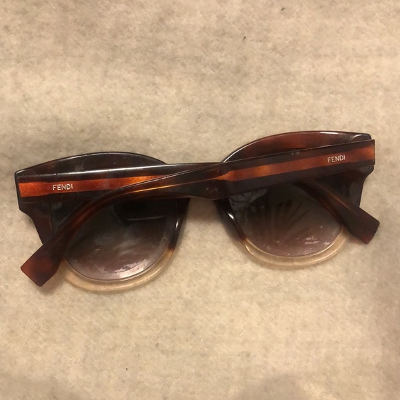 💯Authentic FENDI SUNGLASSES 😎🕶️😎 - Picture 4 of 6